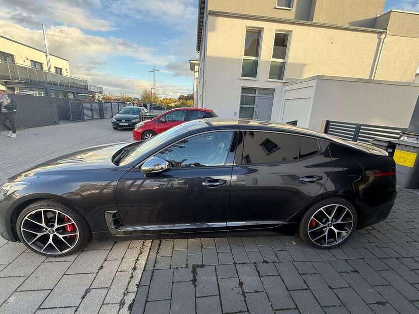 Kia Stinger 105.000 km 19.999 € Berlin 12347