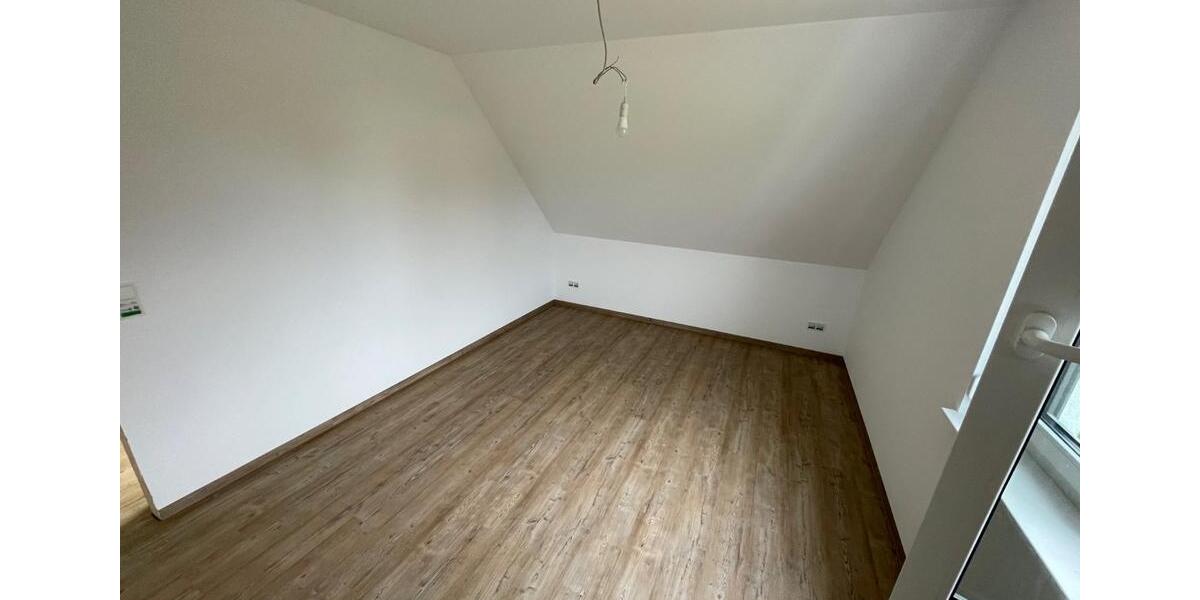 Doppelhaushälfte Hohenroth - 4.5 Zimmer, 122 m&sup2;, 1.195&euro; | Angebot:24631592