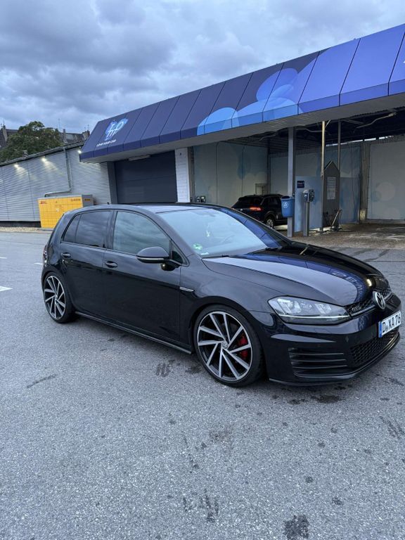 VW Golf 173.000 km 14.900 € Düsseldorf 40225
