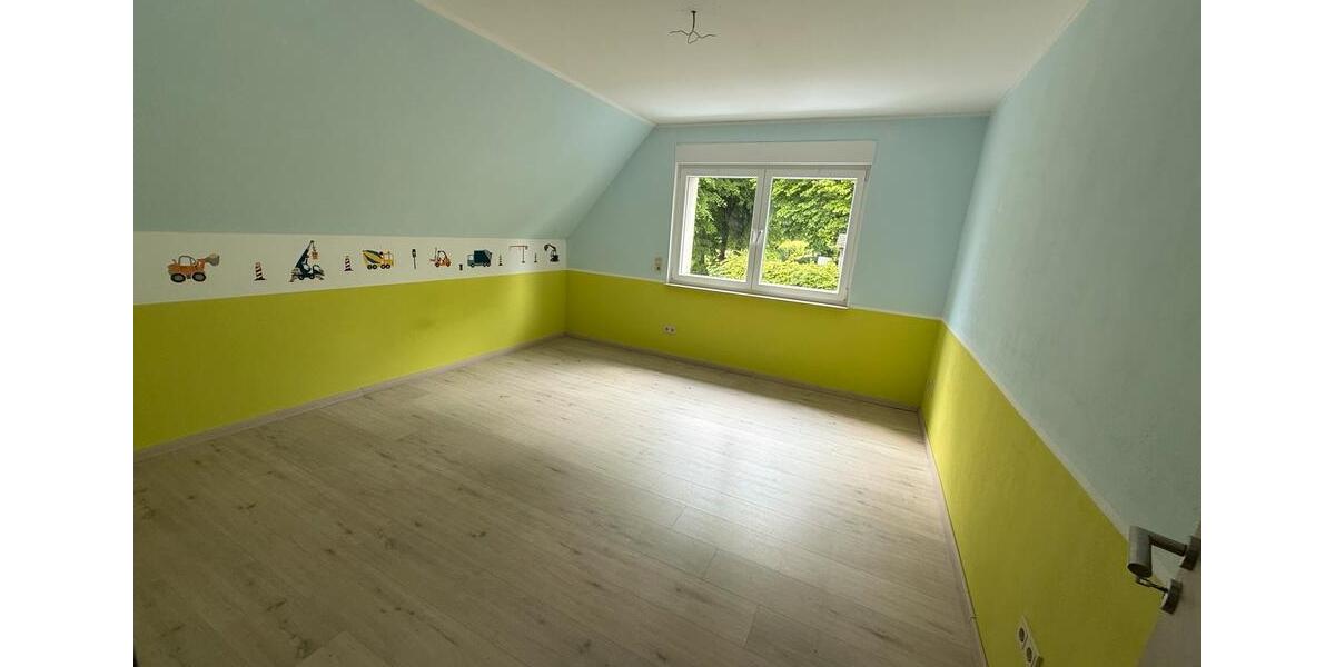 Maisonettenwohnung Hüllhorst - 8 Zimmer, 244 m&sup2;, 2.140&euro; | Angebot:26517468
