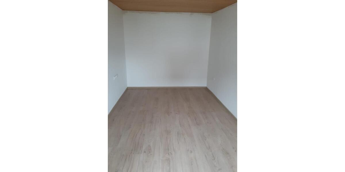 Erdgeschoßwohnung Mücke - 4 Zimmer, 98 m&sup2;, 700&euro; | Angebot:26412899