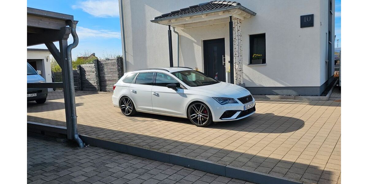 Seat Leon 92.800 km 21.100 &euro; Ellingen 91792