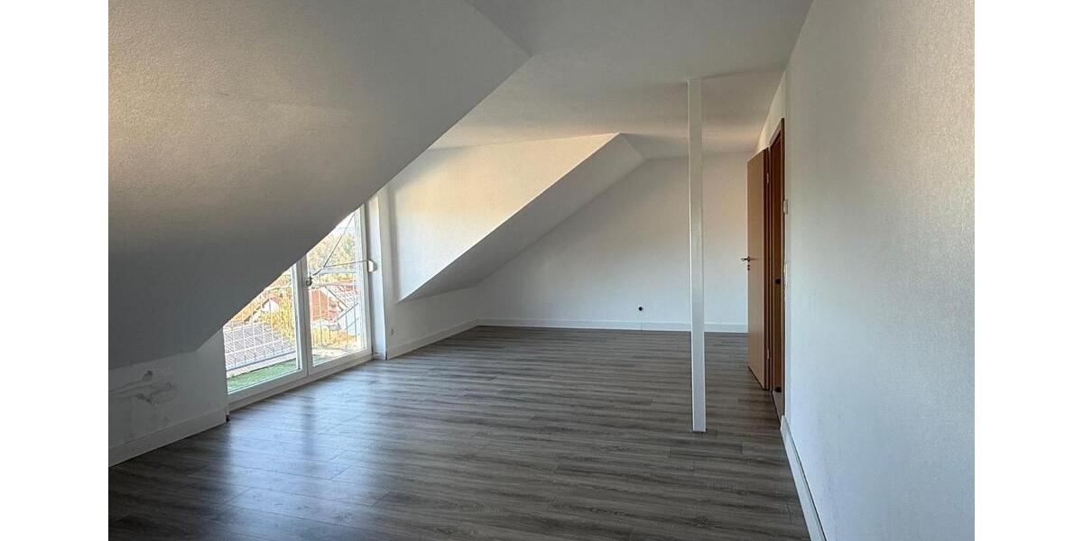 Dachgeschoßwohnung Gäufelden - 2.5 Zimmer, 71 m&sup2;, 790&euro; | Angebot:26234673
