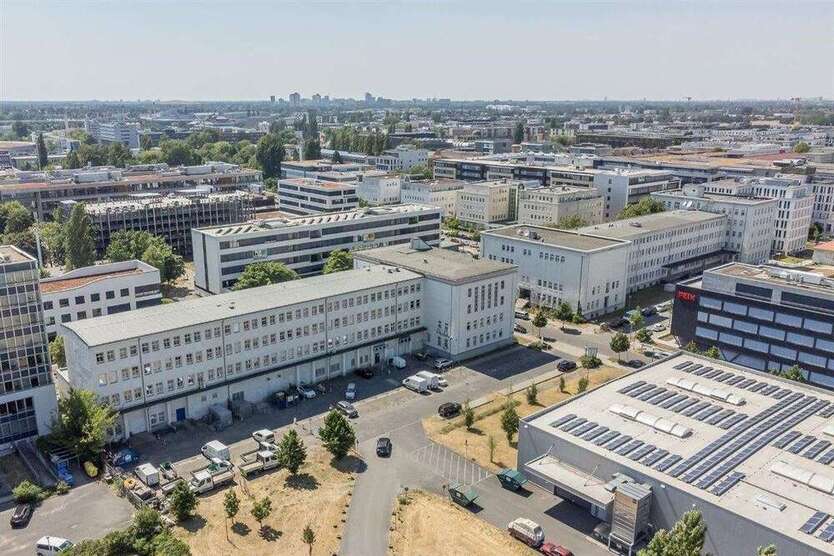 Halle in Berlin 1.902,38 € 174.53 m²