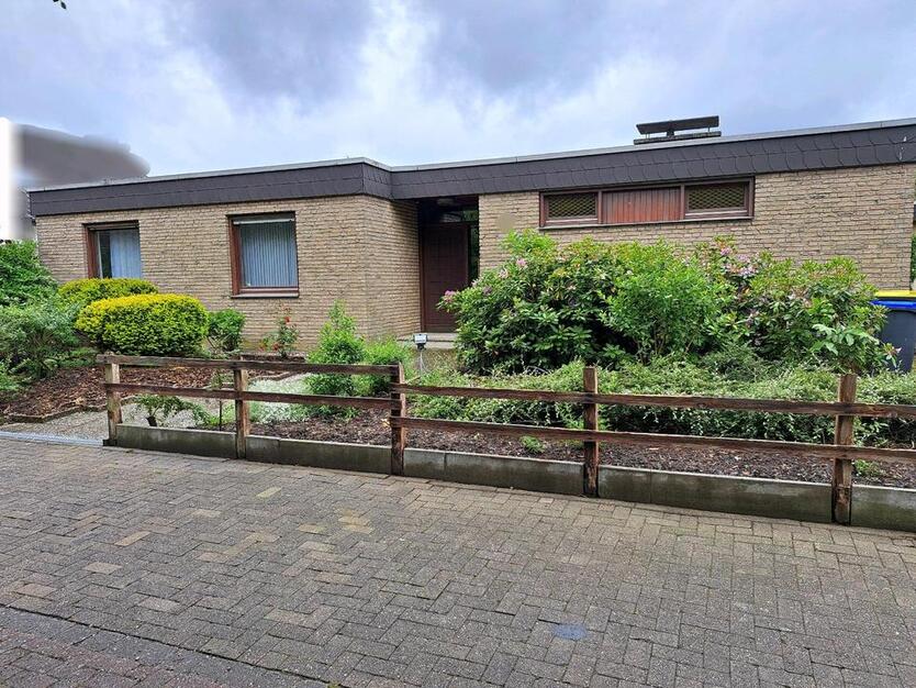 Einfamilienhaus Bungalow mit großzügigem Garten