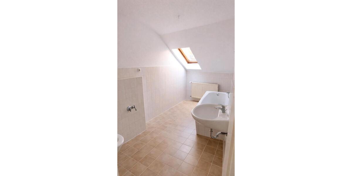 Dachgeschoßwohnung Adorf/Vogtland Vogtland - 2 Zimmer, 61 m&sup2;, 39.900&euro; | Angebot:27430123