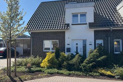 Doppelhaushälfte mit großem Carport und ausgebautem Spitzboden