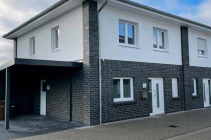Neuwertige Doppelhaushälfte mit Einbauküche zu vermieten Wohnung 4 zimmer