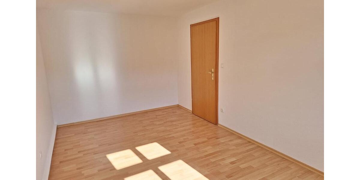 Erdgeschoßwohnung Rödental - 4 Zimmer, 104 m&sup2;, 750&euro; | Angebot:25540050