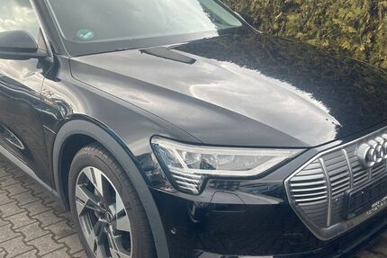 Audi e-tron 23.800 km 28.700 € Niederlauer 97618