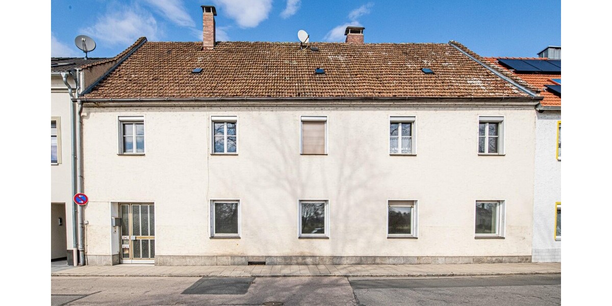 Großzügiges Zweifamilienhaus mit verborgenem Garten in der Innenstadt von Cham - Mehrfamilienhaus, Wohnhaus Cham | Angebot:26298154