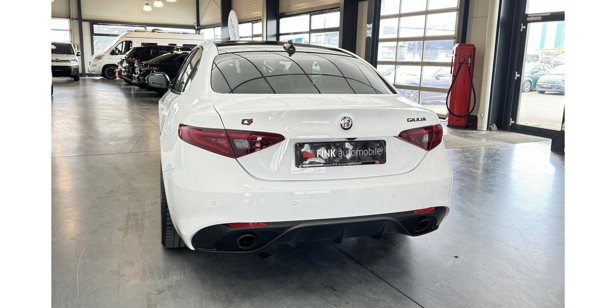 Alfa Romeo Giulia 2.0 Veloce Q4 Turbo Panoramadach Xenon 43.300 km 32.540 &euro; Lich 35423
