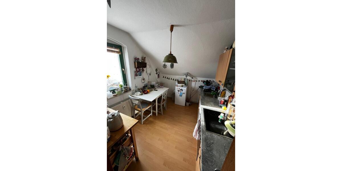 kleine hübsche Dachgeschosswohnung 2 zimmer