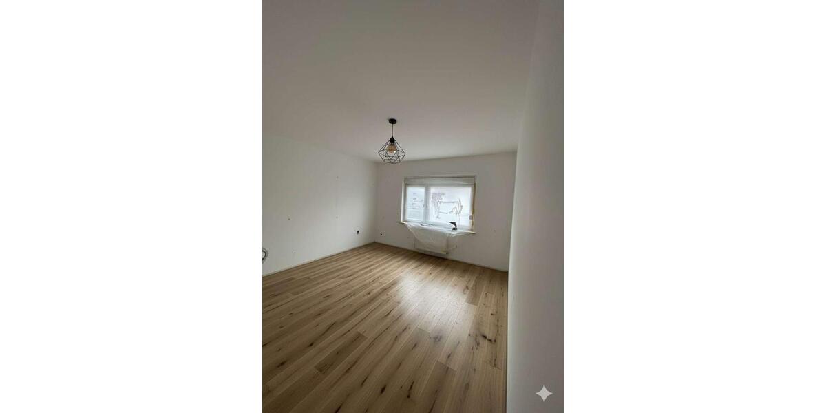 Einfamilienhaus Obertshausen - 7 Zimmer, 200 m&sup2;, 2.600&euro; | Angebot:26000095