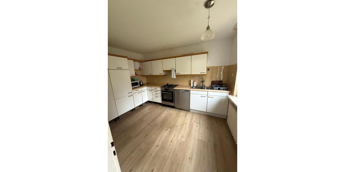 Doppelhaushälfte Bad Salzuflen - 8 Zimmer, 260 m&sup2;, 1.600&euro; | Angebot:26143853