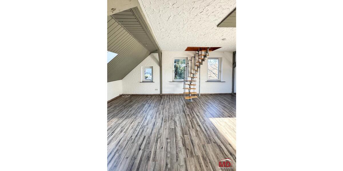 Dachgeschoßwohnung Oelsnitz (Erzgebirge) - 5 Zimmer, 95 m&sup2;, 550&euro; | Angebot:26152231
