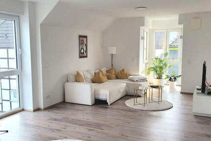 Sehr gepflegte Wohnung mit Küche, Aufzug und Tiefgarage 2 zimmer