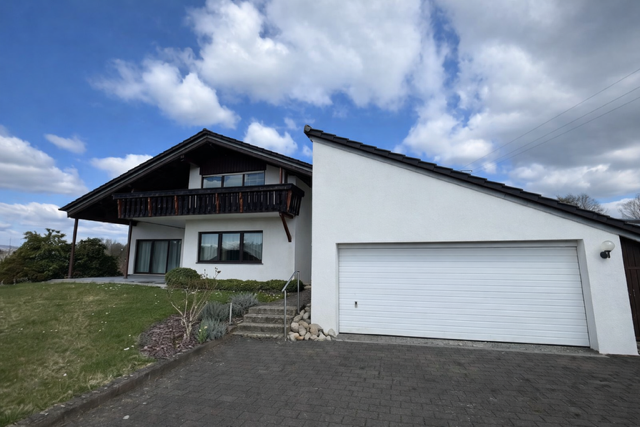 Einfamilienhaus Kusel Bledesbach - 7 Zimmer, 235 m&sup2;, 1.490&euro; | Angebot:25729933