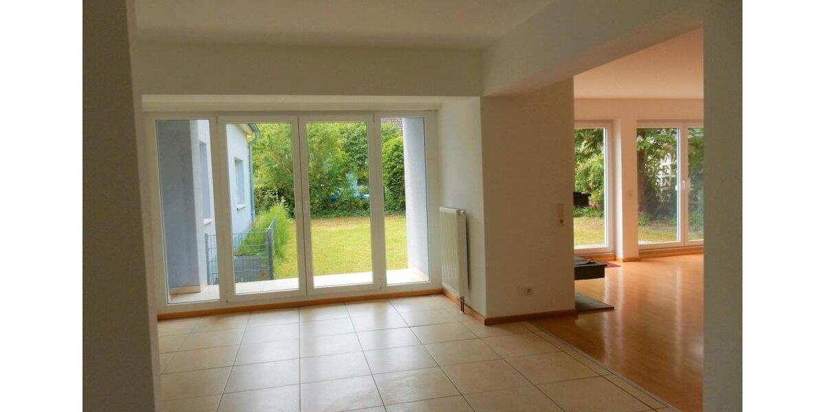 Doppelhaushälfte Schwetzingen - 7 Zimmer, 180 m&sup2;, 1.800&euro; | Angebot:26241969