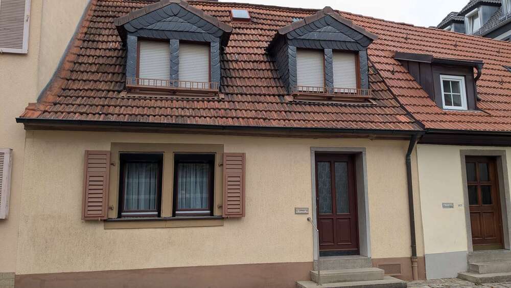 Einfamilienhaus Kitzingen - 4 Zimmer, 125 m&sup2;, 239.000&euro; | Angebot:26900786