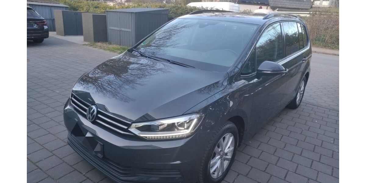 VW Touran 140.000 km 15.899 &euro; Hamburg 22047