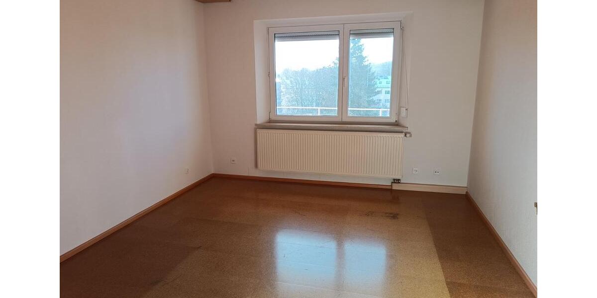 Vermieten gepflegte 5 Zimmer Doppel – Wohnung (115 m² ) im 4. OG 5 zimmer