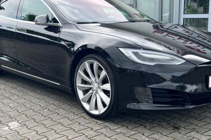 Tesla Model S 157.800 km 28.000 &euro; Neukamperfehn 26835