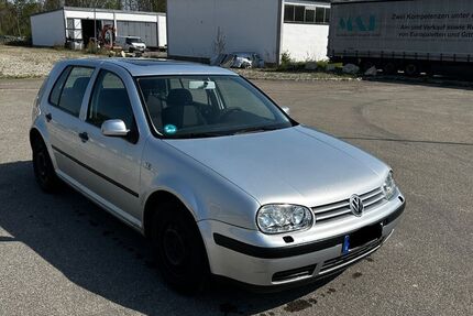 VW Golf 112.000 km 2.699 &euro; Neu-Ulm 89231