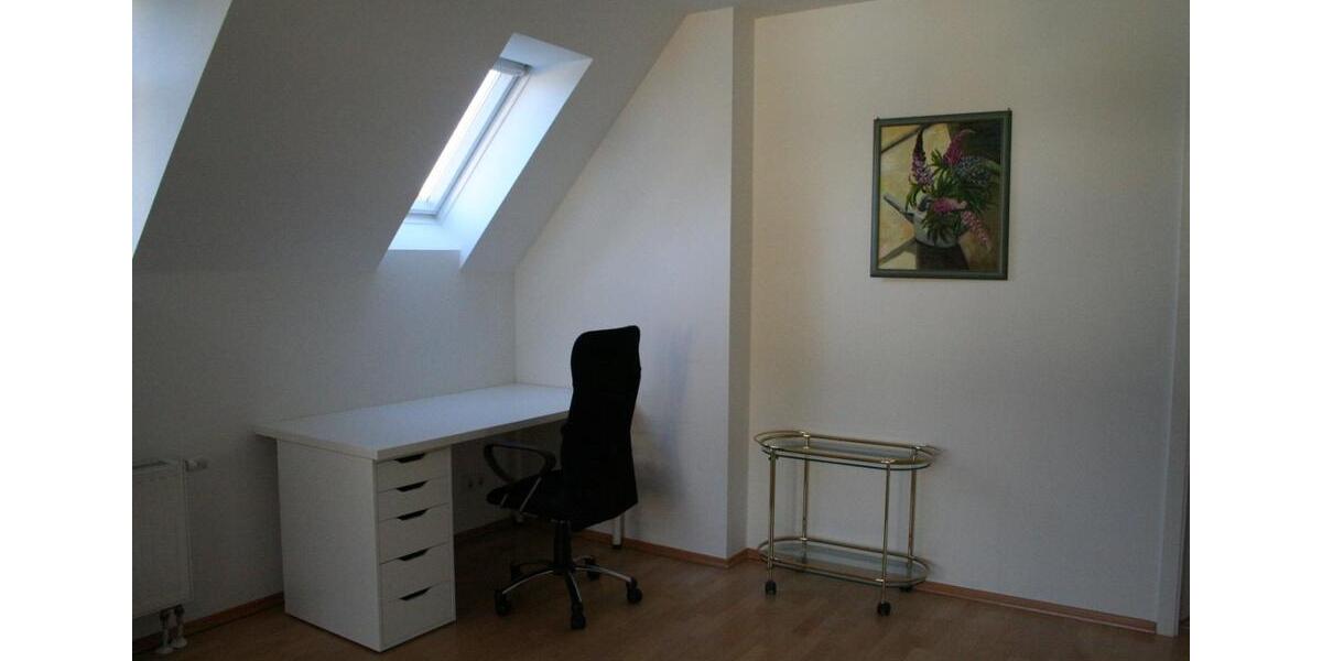 Dachgeschoßwohnung Dresden Klotzsche - 3 Zimmer, 90 m&sup2;, 1.200&euro; | Angebot:25486655