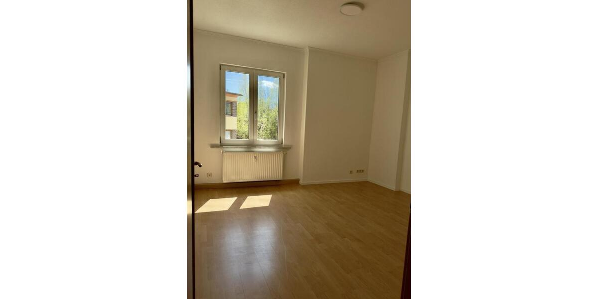 Etagenwohnung Greiz - 3 Zimmer, 66 m&sup2;, 380&euro; | Angebot:26394663