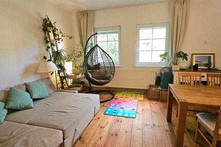 Biete Haus mit Hof zur Zwischenmiete zimmer