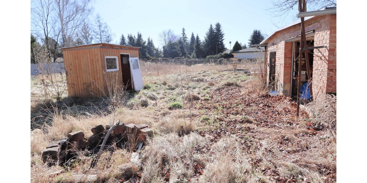 Großer Garten - voll umzäunt - Strom liegt an zimmer