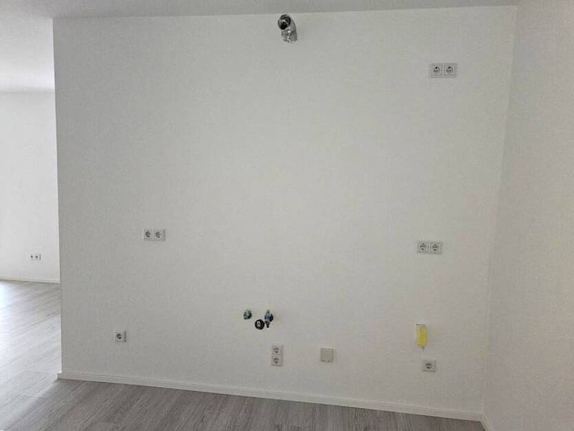 Neu Renoviert: Helle 2-Zi. Wohnung mit Balkon Nürnberg - Südstadt Wohnung mieten