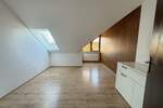 Wohnen und Arbeiten - Große Wohnung mit separatem Büro oder Gästeapartment in Nittendorf! 5 zimmer