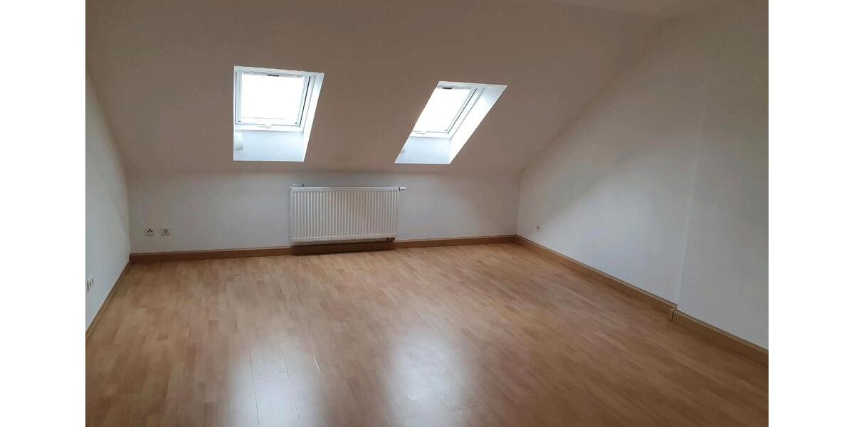 Dachgeschoßwohnung Osterhofen - 4 Zimmer, 111 m&sup2;, 800&euro; | Angebot:24806385