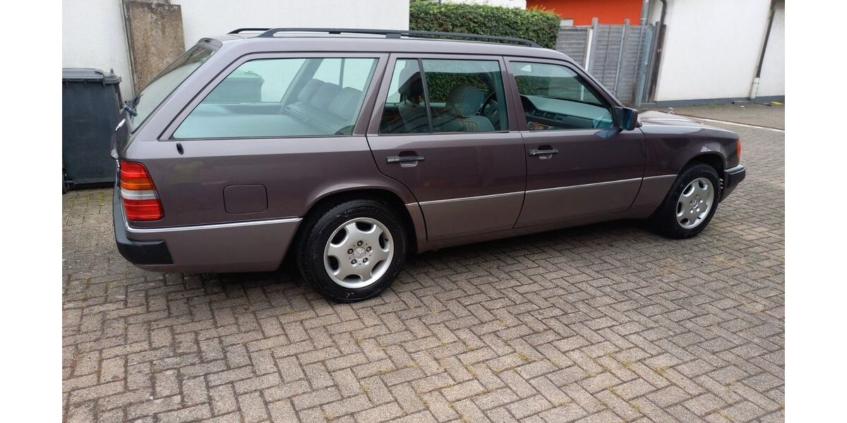 Mercedes-Benz 300 272.000 km 9.900 &euro; Sasbachwalden 77887