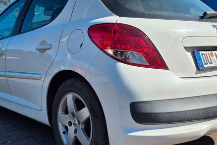 Peugeot 207 84.000 km 3.900 € Duisburg 47179