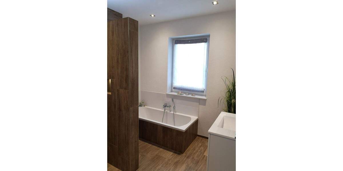 Doppelhaushälfte Langenselbold - 6 Zimmer, 140 m&sup2;, 2.100&euro; | Angebot:24656783