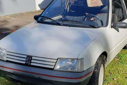 Peugeot 205 122.300 km 2.700 € Steinheim 71711