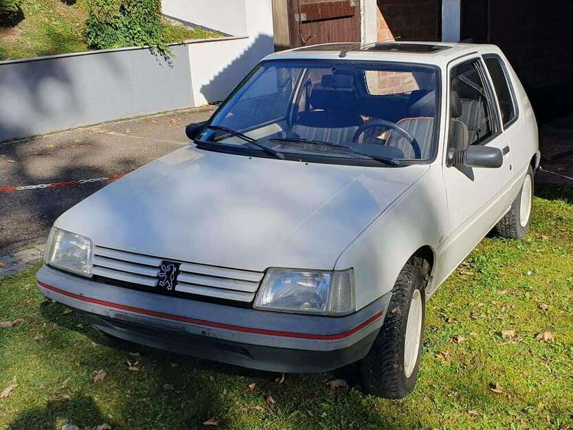 Peugeot 205 122.300 km 2.700 € Steinheim 71711