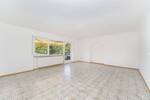 Großzügige und sehr gepflegte 4-Zimmer-Wohnung mit 2 Balkonen und Einbauküche.
