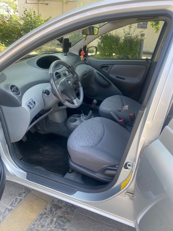 Toyota Yaris 89.000 km 1.800 € München 80993