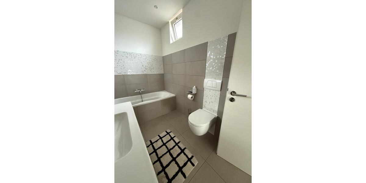 Bungalow Hückelhoven - 6 Zimmer, 195 m&sup2;, 1.999&euro; | Angebot:26520999