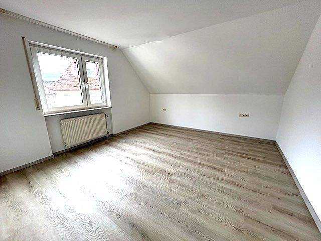 Etagenwohnung Birkenfeld - 4 Zimmer, 110 m&sup2;, 1.100&euro; | Angebot:25668671