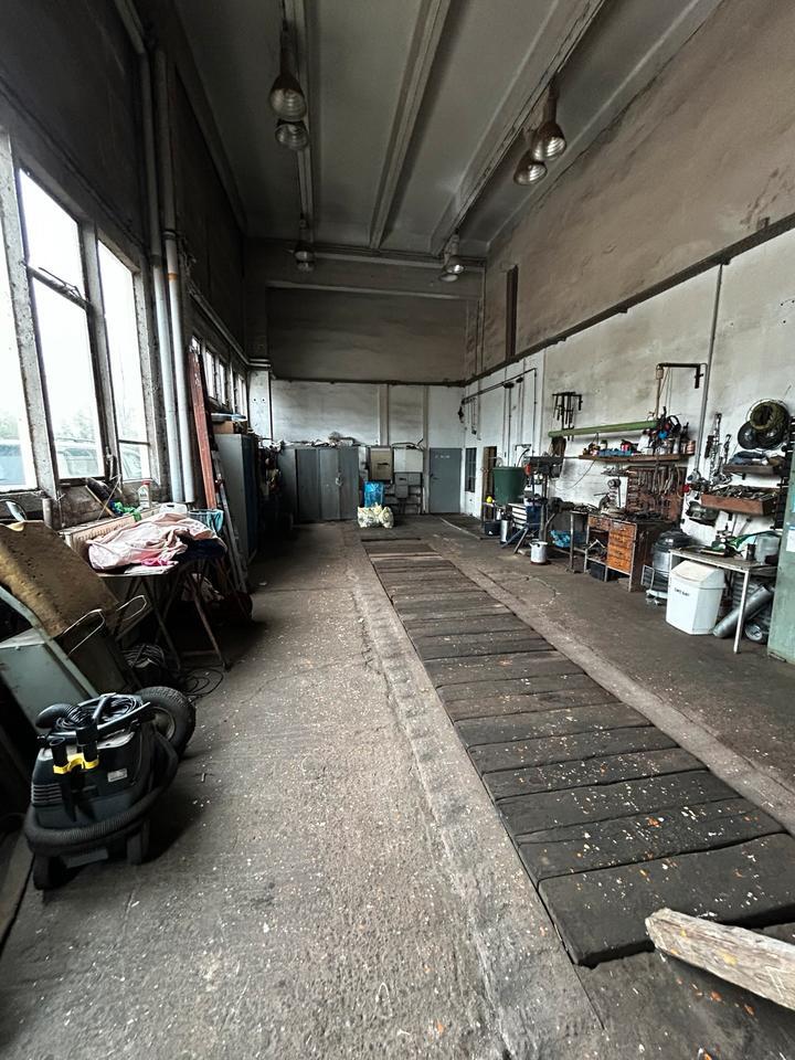 Halle mit Rolltor in Gommern