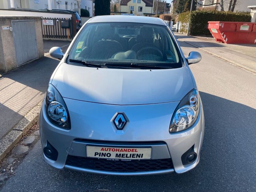 Renault Twingo 134.873 km 1.999 € München 81739