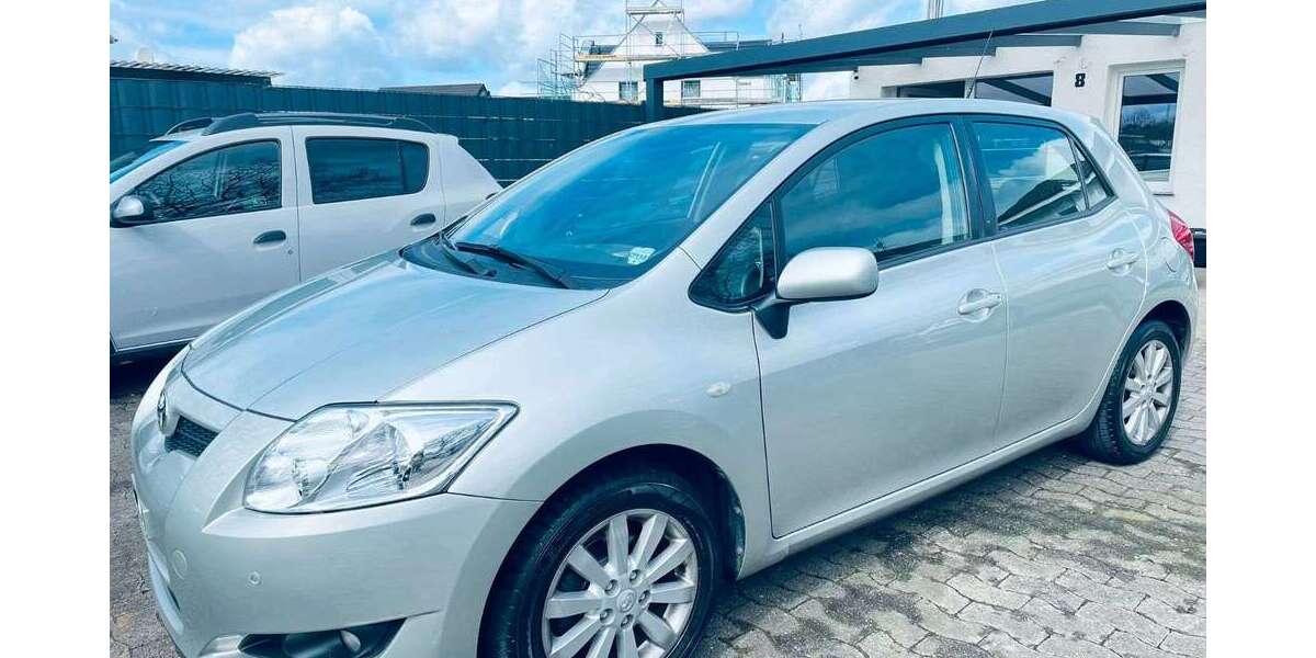 Toyota Auris 68.000 km 7.450 &euro; Bielefeld 33659