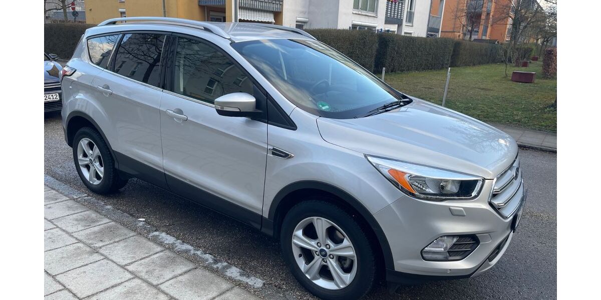 Ford Kuga 45.440 km 14.000 &euro; München 80933