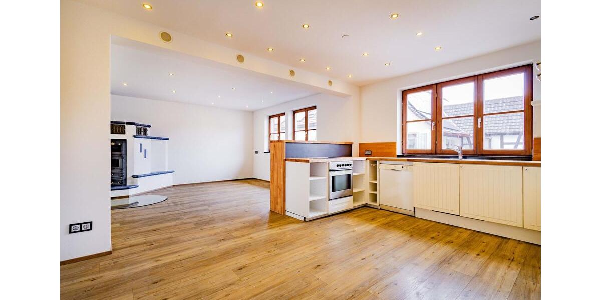 SOFORTBEZUG – 4-Zimmer-Wohnung mit 140 m² und Kachelofen 4 zimmer