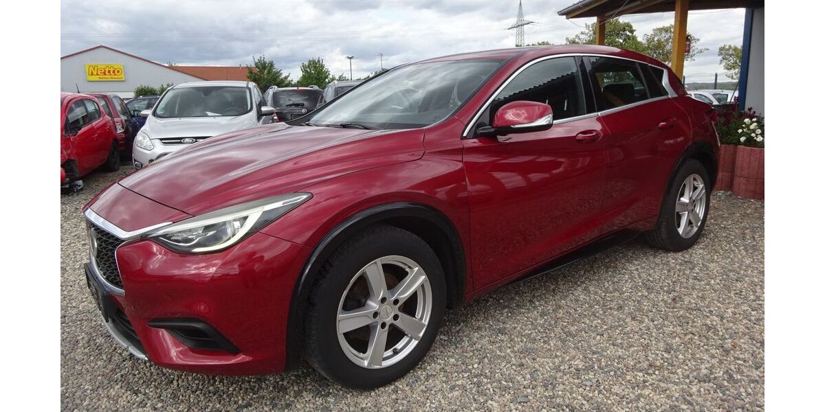INFINITI Q30 215.900 km 7.500 &euro; Dresden 01219